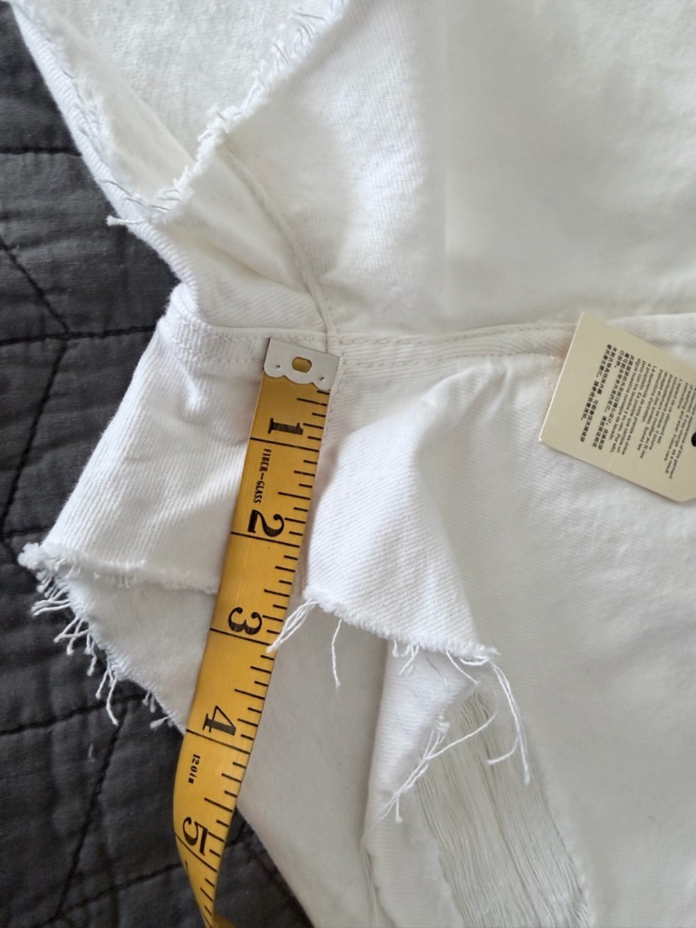 NWT Levi's 501 Women's High Rise White Denim Cut Off Frayed Distressed Short W26 - Picture 9 of 15